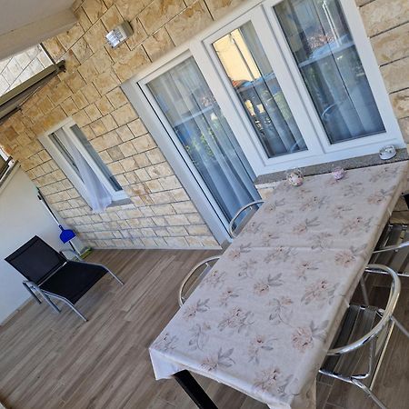 Apartments Mali Mate ตรีบูนย์ ภายนอก รูปภาพ