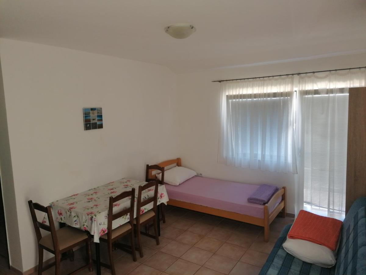 Apartments Mali Mate ตรีบูนย์ ภายนอก รูปภาพ