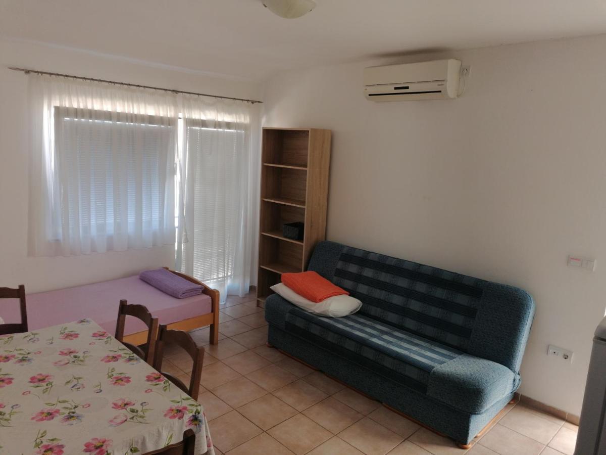 Apartments Mali Mate ตรีบูนย์ ภายนอก รูปภาพ
