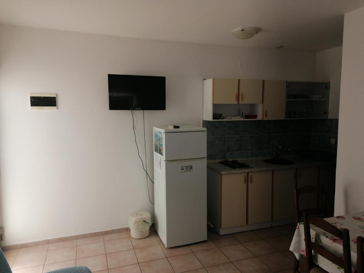 Apartments Mali Mate ตรีบูนย์ ภายนอก รูปภาพ