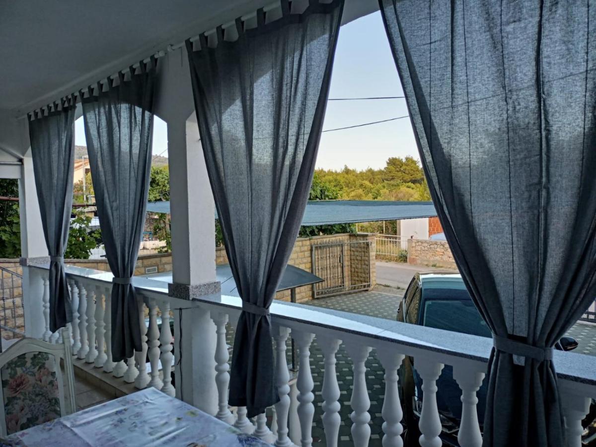 Apartments Mali Mate ตรีบูนย์ ภายนอก รูปภาพ