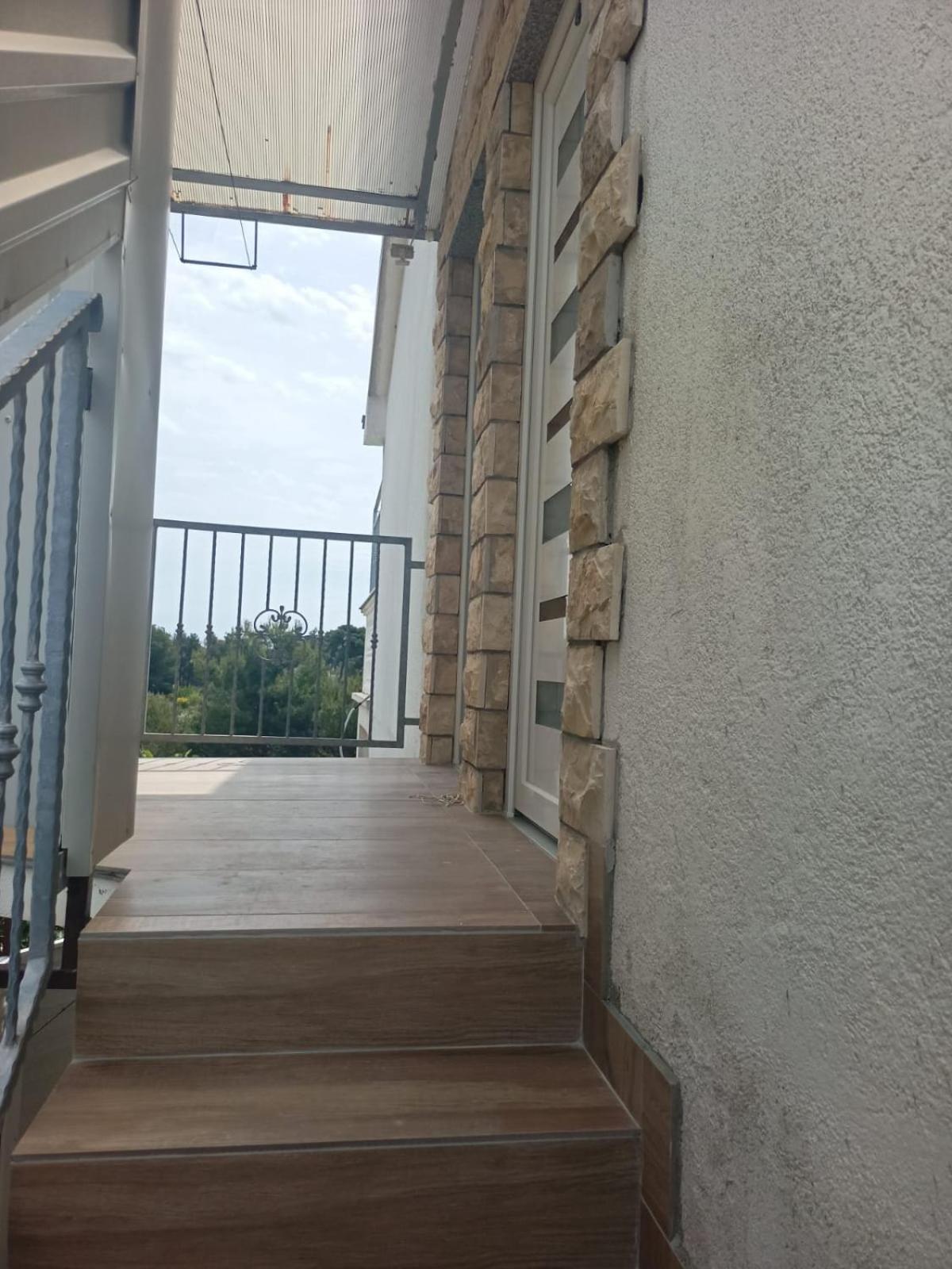 Apartments Mali Mate ตรีบูนย์ ภายนอก รูปภาพ
