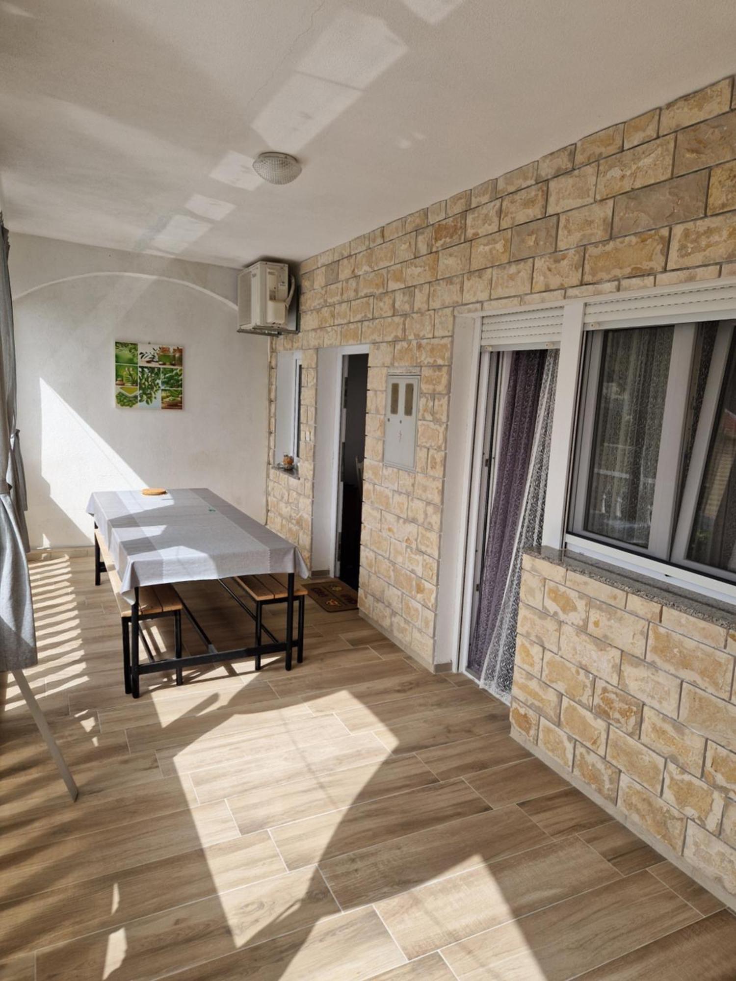 Apartments Mali Mate ตรีบูนย์ ภายนอก รูปภาพ