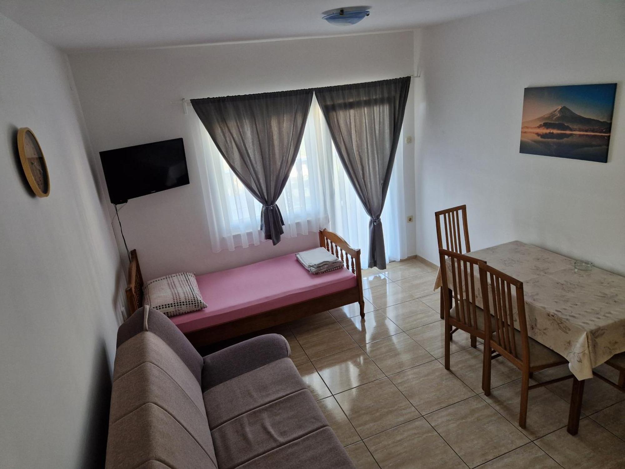 Apartments Mali Mate ตรีบูนย์ ภายนอก รูปภาพ