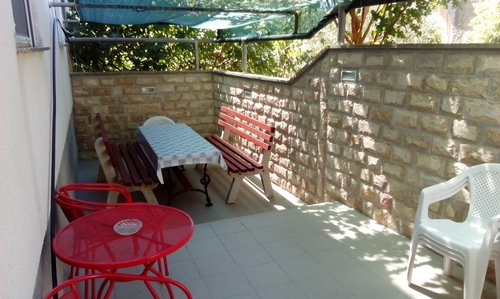 Apartments Mali Mate ตรีบูนย์ ภายนอก รูปภาพ