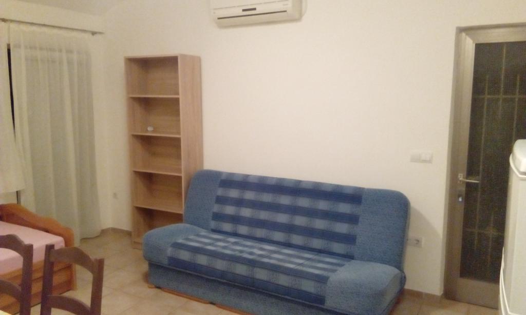 Apartments Mali Mate ตรีบูนย์ ภายนอก รูปภาพ