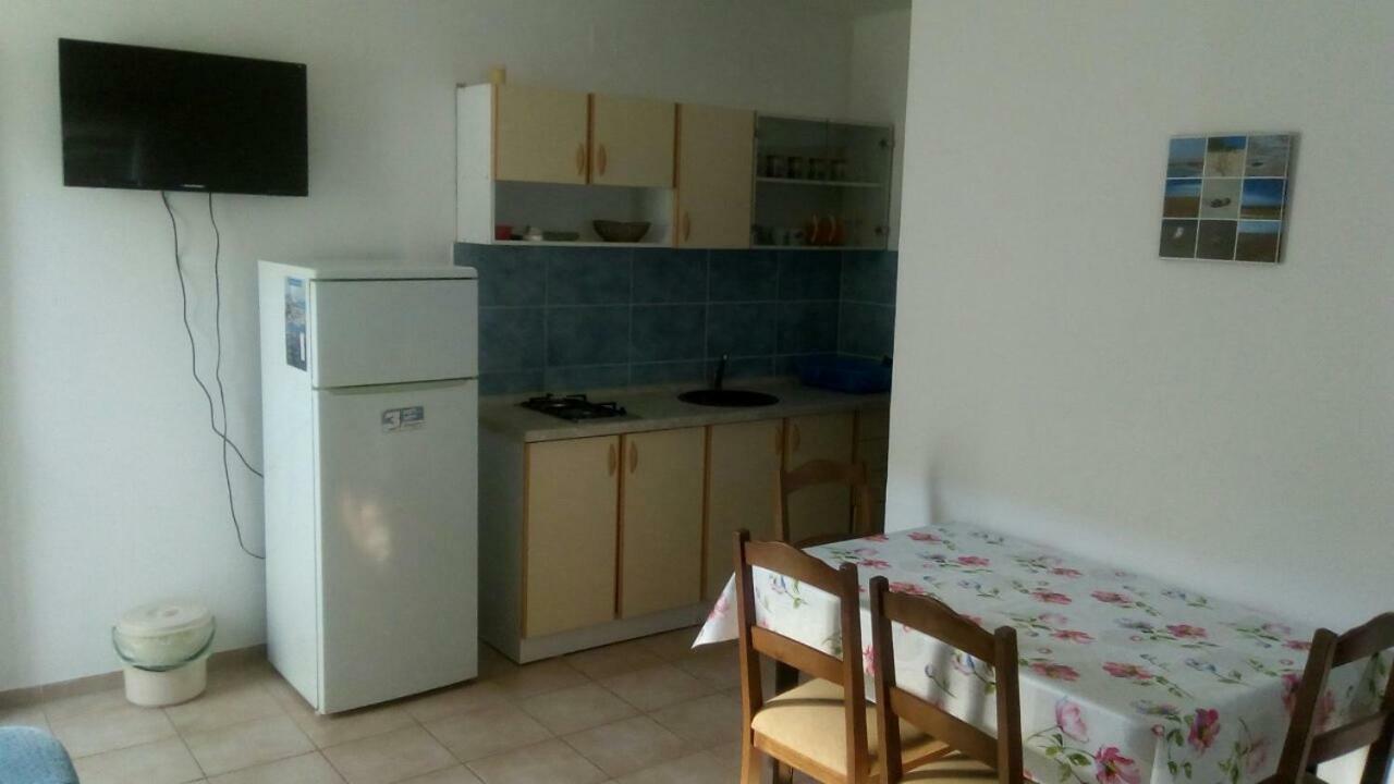 Apartments Mali Mate ตรีบูนย์ ภายนอก รูปภาพ
