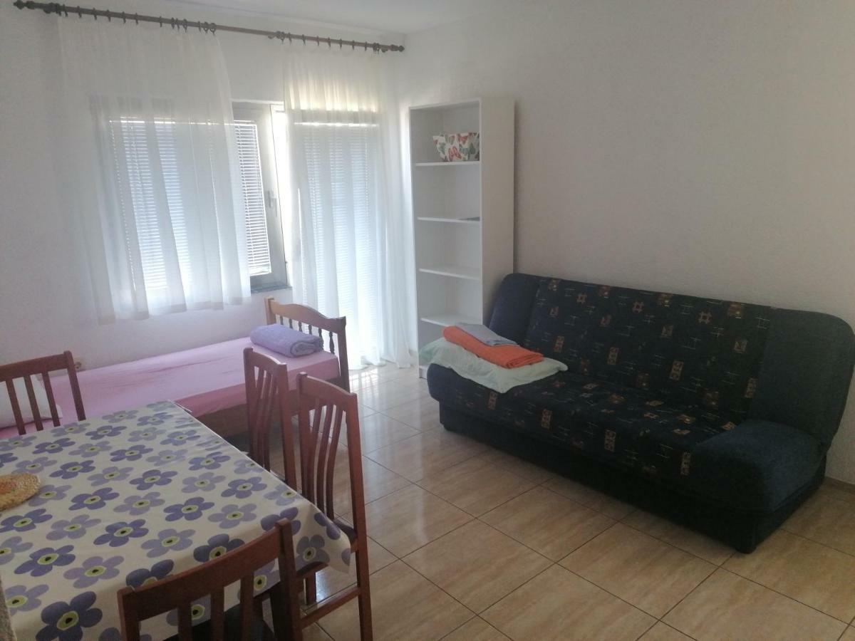 Apartments Mali Mate ตรีบูนย์ ภายนอก รูปภาพ